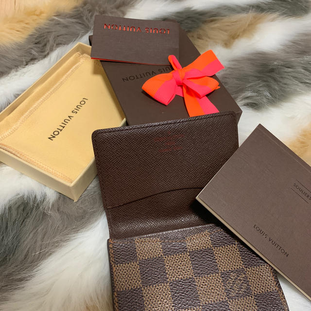 LOUIS VUITTON(ルイヴィトン)のルイヴィトン 名刺入れ 限定パッケージ LV Louis vuitton レディースのファッション小物(名刺入れ/定期入れ)の商品写真