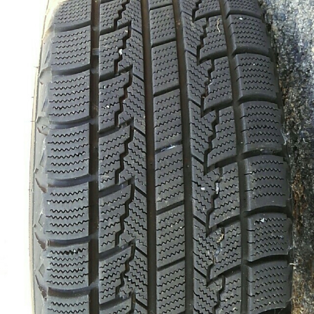 スタッドレスタイヤ　ホイール付 195/65R15