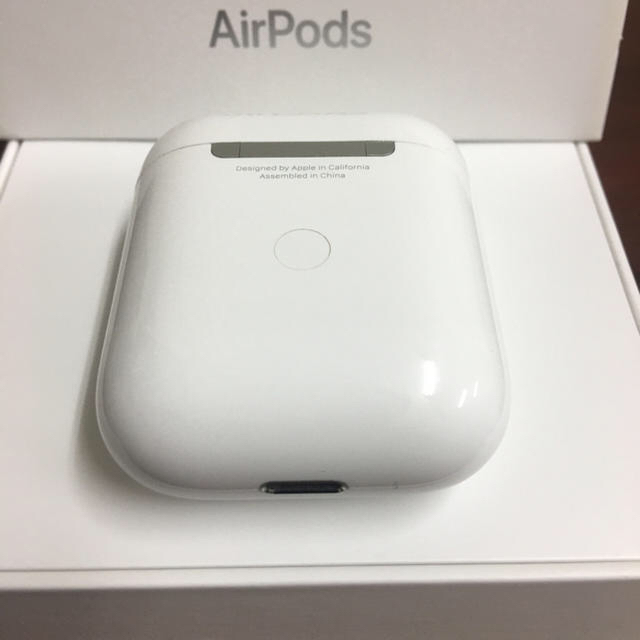 Apple - エアポッズ Apple製品 AirPods 第二世代ワイヤレス充電器の通販 by ササキ｜アップルならラクマ