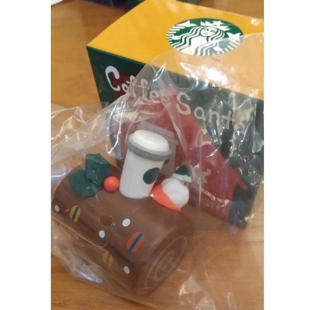 Starbucks Coffee(スターバックスコーヒー)のコーヒーサンタ ブッシュドノエル ロールケーキ デコレーションケーキ スタバ エンタメ/ホビーのコレクション(ノベルティグッズ)の商品写真