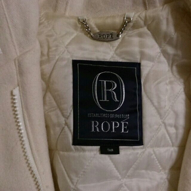 ROPE’(ロペ)のロペ        ホワイトロングコート レディースのジャケット/アウター(ロングコート)の商品写真