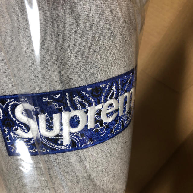 Supreme(シュプリーム)のM 灰　bandana box logo hooded sweatshirt メンズのトップス(パーカー)の商品写真