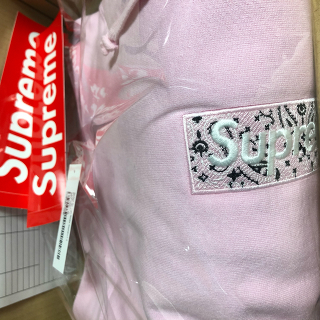 Supreme(シュプリーム)のsupreme bandana Box logo hooded pink S メンズのトップス(パーカー)の商品写真