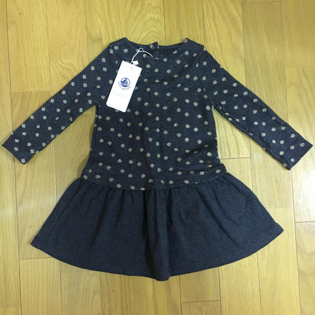 PETIT BATEAU(プチバトー)のプチバトー  ワンピース 81cm [新品未使用] キッズ/ベビー/マタニティのベビー服(~85cm)(ワンピース)の商品写真