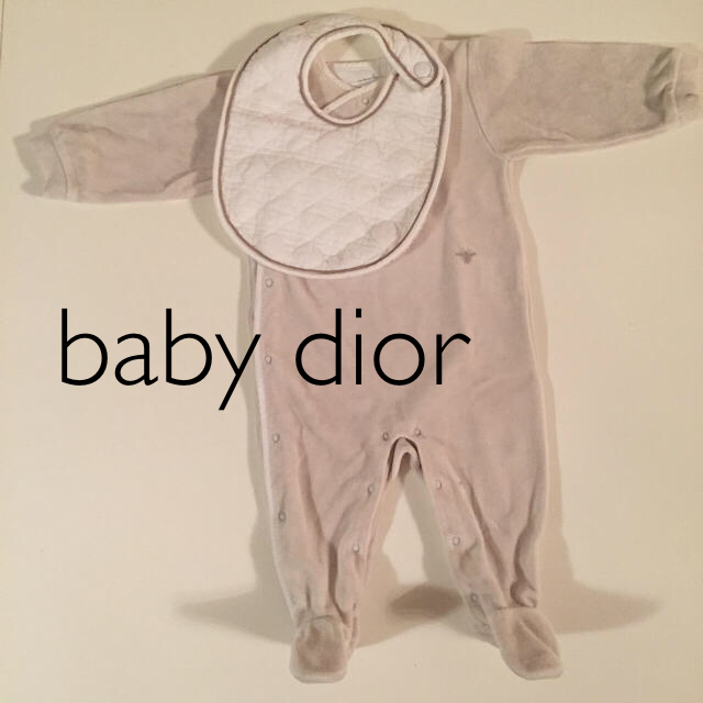 baby Dior(ベビーディオール)の美品！Dior起毛ロンパース&ビブSET キッズ/ベビー/マタニティのベビー服(~85cm)(ロンパース)の商品写真