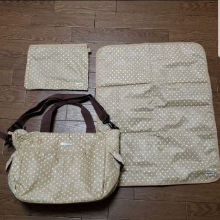 ミキハウス(mikihouse)の専用✩.*˚MIKIHOUSE  マザーズバッグ ポーチセット  ベージュ(マザーズバッグ)