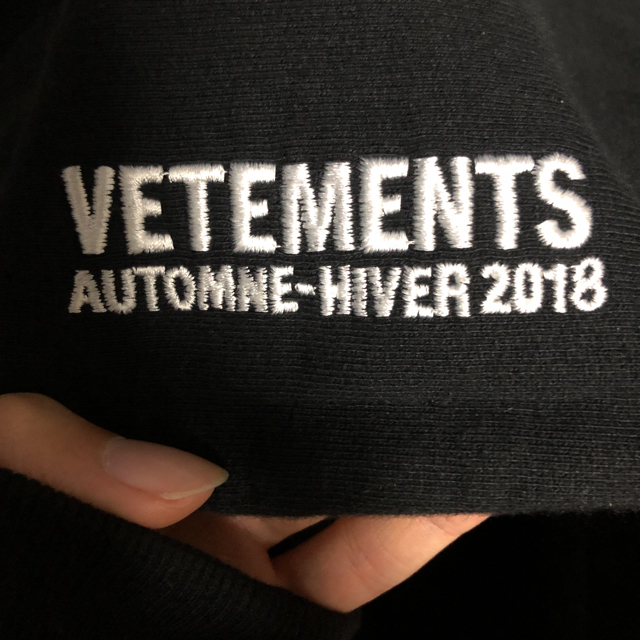 vetements パーカー