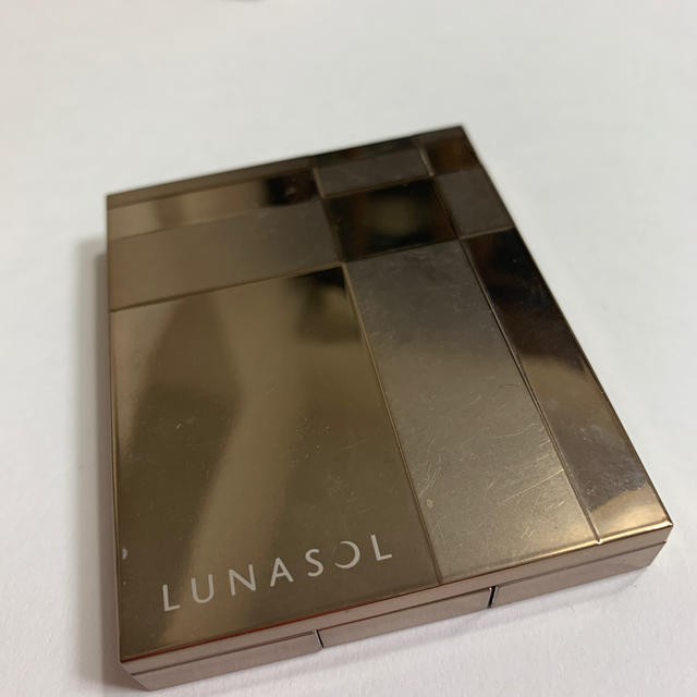 LUNASOL(ルナソル)のルナソル　モデリンググロッシーアイズ　02 コスメ/美容のベースメイク/化粧品(アイシャドウ)の商品写真