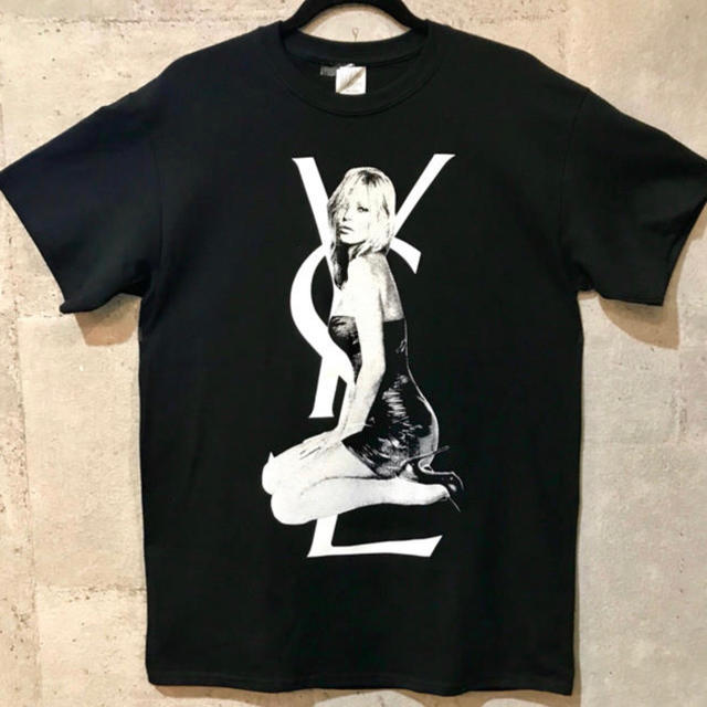 男女兼用 パロディTシャツ  ケイトモス   （黒）