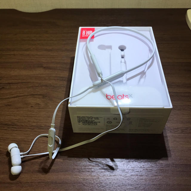 Beats by Dr Dre(ビーツバイドクタードレ)のbeatsx マットシルバー スマホ/家電/カメラのオーディオ機器(ヘッドフォン/イヤフォン)の商品写真