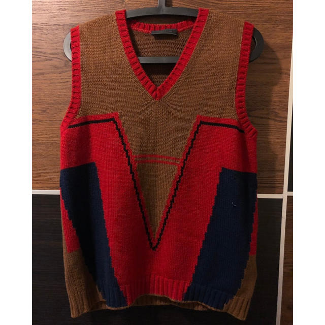 最新入荷】 ニット ベスト プラダ PRADA - ベスト/ジレ - www ...