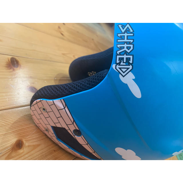 シュレッド スキーヘルメット スポーツ/アウトドアのスノーボード(アクセサリー)の商品写真