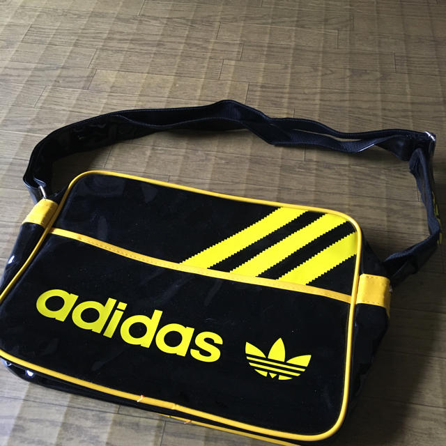 adidas(アディダス)のアディダスエナメルバッグ スポーツ/アウトドアのサッカー/フットサル(その他)の商品写真