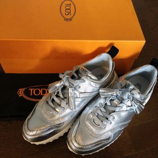 トッズ(TOD'S)の極美品！！トッズTODSシルバーフリンジスニーカー(スニーカー)