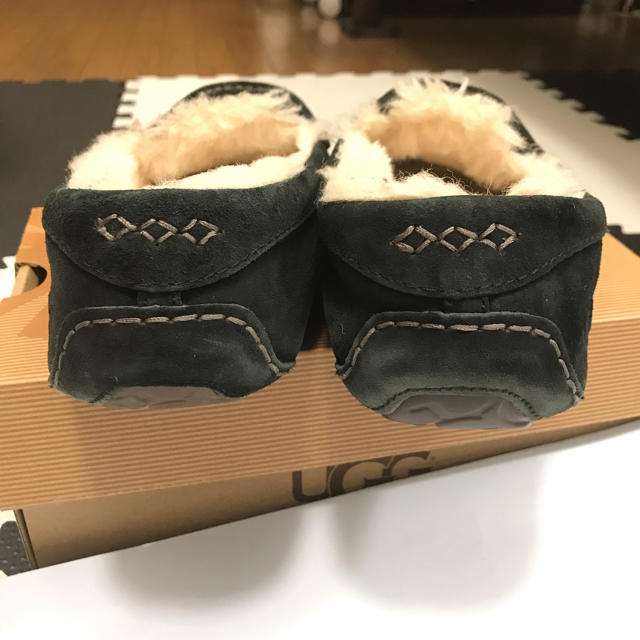 UGG(アグ)のまみ様☆UGG アンスレー　モカシン　24cm  ブラック レディースの靴/シューズ(スリッポン/モカシン)の商品写真