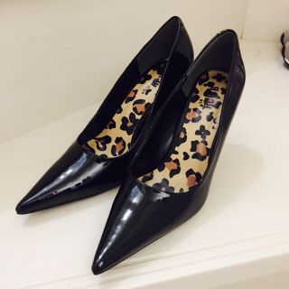 ロデオクラウンズ(RODEO CROWNS)のロデオ エナメルパンプス 美品(ハイヒール/パンプス)