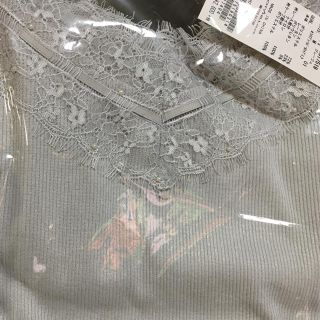 マジェスティックレゴン(MAJESTIC LEGON)の新品♡マジェスティックレゴン キラキラのラメが美しい✨トップス  グレージュ M(カットソー(長袖/七分))