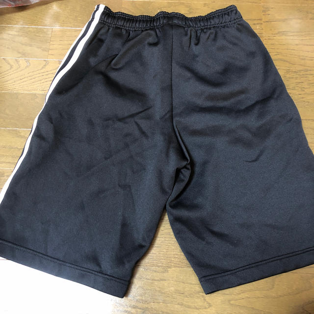 adidas(アディダス)のアディダス　ハーフパンツ　ジャージ　140 キッズ/ベビー/マタニティのキッズ服女の子用(90cm~)(パンツ/スパッツ)の商品写真