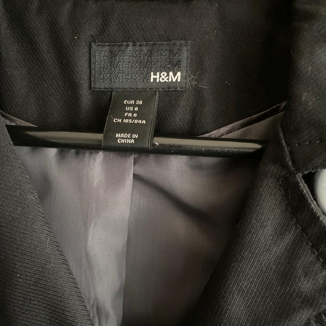 H&M(エイチアンドエム)の【値下げ】H&M    トレンチコート　ブラック　Mサイズ レディースのジャケット/アウター(トレンチコート)の商品写真