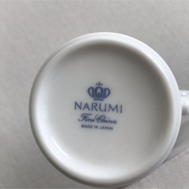 NARUMI(ナルミ)のNARUMI  ペアカップ　花　未使用 インテリア/住まい/日用品のキッチン/食器(グラス/カップ)の商品写真