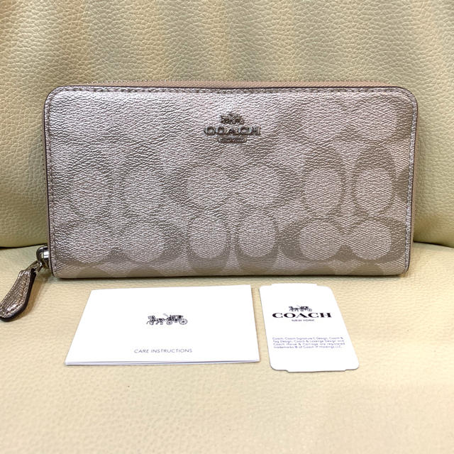 COACH(コーチ)のCOACH F39670 未使用 長財布 シグネチャー  コーチ メタリック レディースのファッション小物(財布)の商品写真