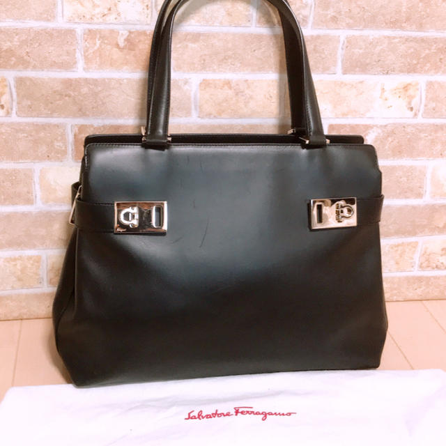 Salvatore Ferragamo(サルヴァトーレフェラガモ)の《美品》Ferragamo(フェラガモ)ハンドバッグ レディースのバッグ(ハンドバッグ)の商品写真