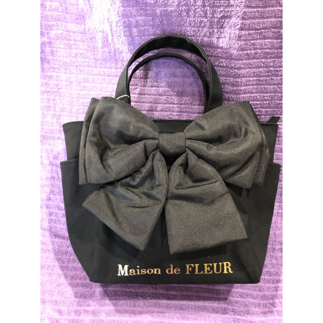 Maison de FLEUR(メゾンドフルール)のMaison de FLEUR  大きなリボンのトートバッグ レディースのバッグ(トートバッグ)の商品写真