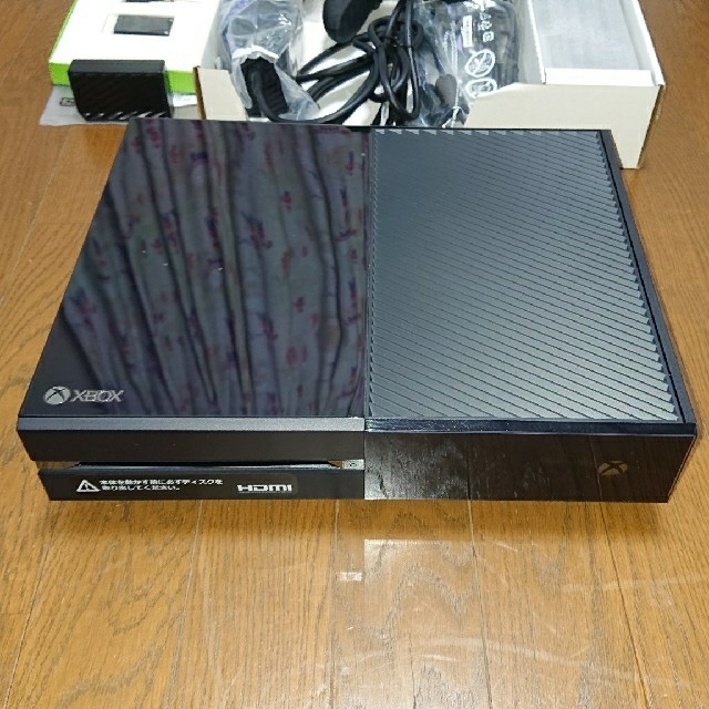 Microsoft(マイクロソフト)のXbox One（中古）Kinectセット＋コントローラー用バッテリー エンタメ/ホビーのゲームソフト/ゲーム機本体(家庭用ゲーム機本体)の商品写真