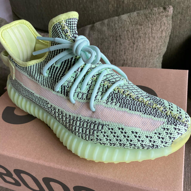 adidas(アディダス)の専用！adidas YEEZY BOOST 350 V2  イージーブースト メンズの靴/シューズ(スニーカー)の商品写真