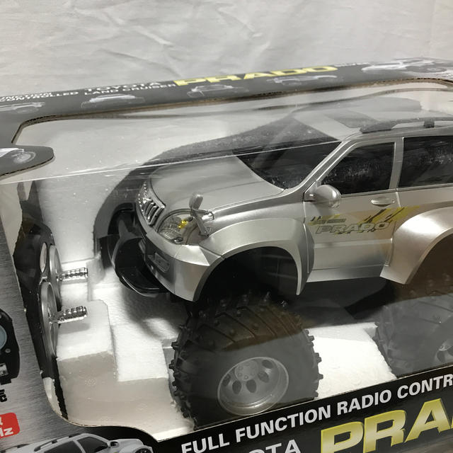 R/C トヨタ ランドクルーザープラド ホワイト＆シルバー エンタメ/ホビーのおもちゃ/ぬいぐるみ(トイラジコン)の商品写真