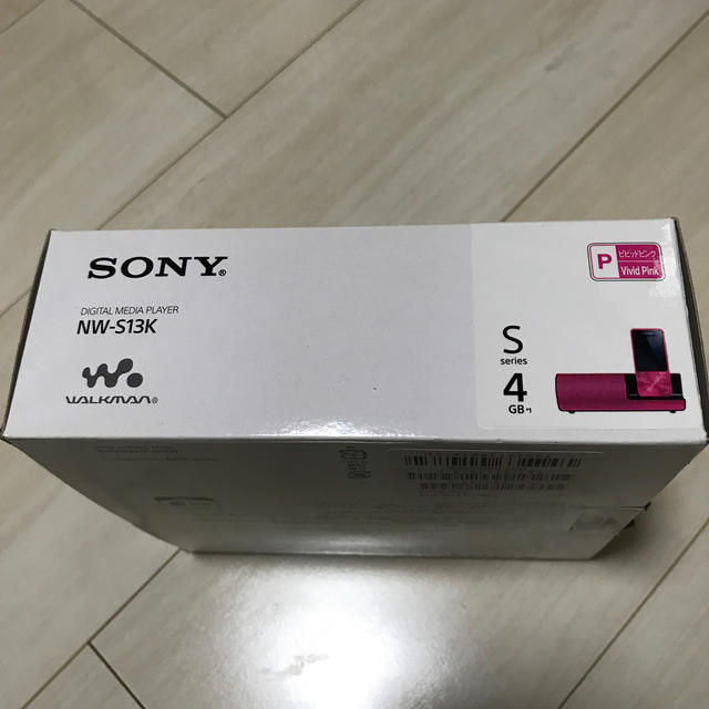 WALKMAN(ウォークマン)の新品未使用 SONY ウォークマン NW-S13K 4GB ピンク スマホ/家電/カメラのオーディオ機器(ポータブルプレーヤー)の商品写真