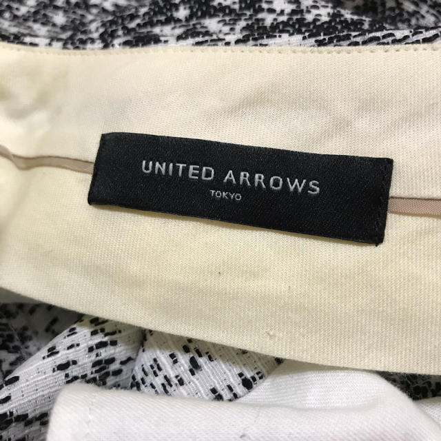 UNITED ARROWS(ユナイテッドアローズ)のUNITED ARROWS テーパードパンツ レディースのパンツ(クロップドパンツ)の商品写真