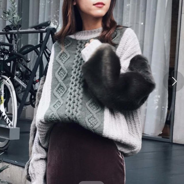 Ameri VINTAGE(アメリヴィンテージ)のAMERI VINTAGE ECO FUR SLEEVE KNIT レディースのトップス(ニット/セーター)の商品写真