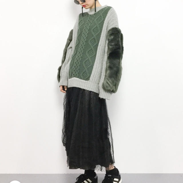 Ameri VINTAGE(アメリヴィンテージ)のAMERI VINTAGE ECO FUR SLEEVE KNIT レディースのトップス(ニット/セーター)の商品写真