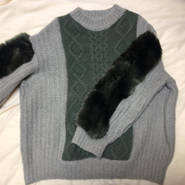 Ameri VINTAGE(アメリヴィンテージ)のAMERI VINTAGE ECO FUR SLEEVE KNIT レディースのトップス(ニット/セーター)の商品写真