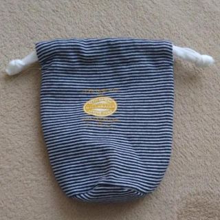 プチバトー(PETIT BATEAU)のPETIT BATEAU プチバトー ノベルティ 非売品 ボーダー巾着 未使用(ポーチ)