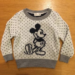 ユニクロ(UNIQLO)のUNIQLO  MICKEY STANDS キッズセーター　サイズ100(ニット)