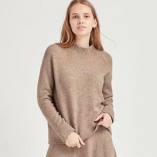 ユニクロ(UNIQLO)のUNIQLO スフレヤーンモックネックセーター ベージュS (ニット/セーター)