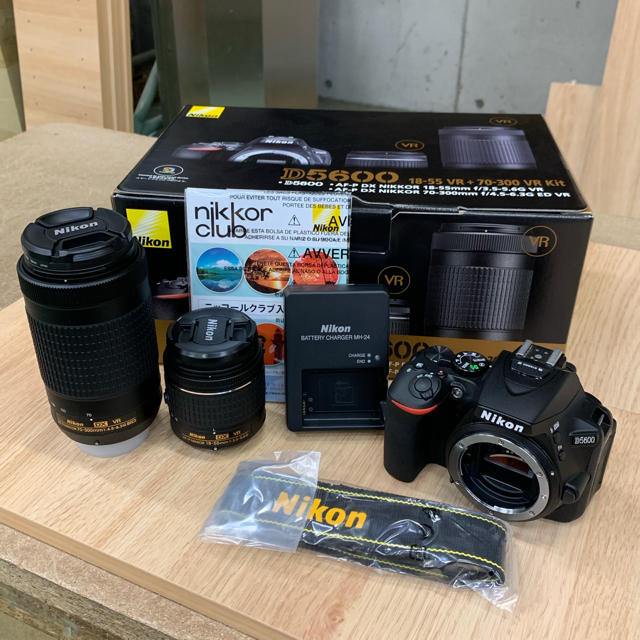 Nikon D5500☆WiFi搭載♪希少なワインレッド☆超高性能機☆2925-