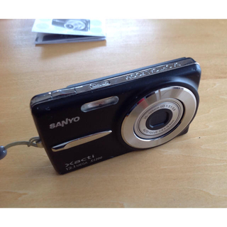 サンヨー(SANYO)のSANYO デジタルカメラ コンパクト(コンパクトデジタルカメラ)
