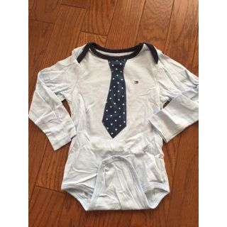 トミーヒルフィガー(TOMMY HILFIGER)のトミーフィルフィガー ネクタイデザイン ロンパース(ロンパース)