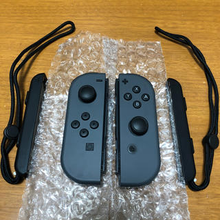 ニンテンドースイッチ(Nintendo Switch)のニンテンドースイッチ　ジョイコン　グレーの出品です。(その他)