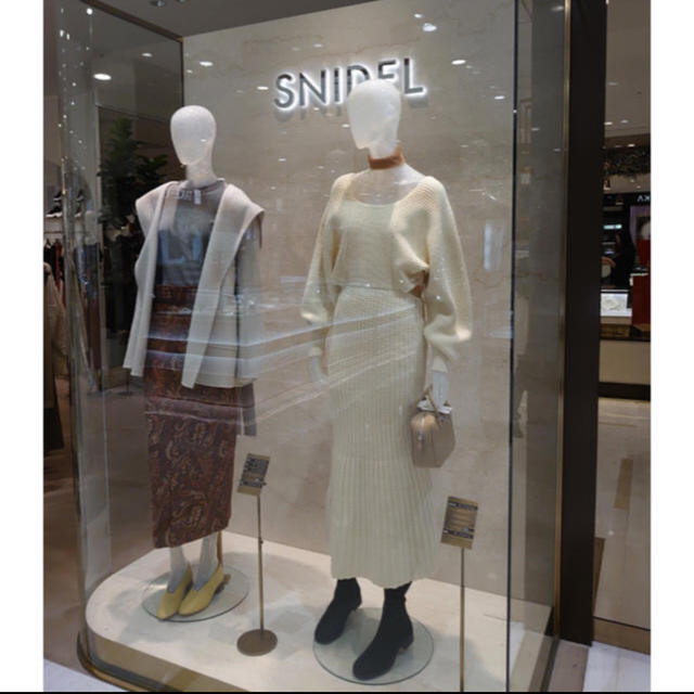 SNIDEL(スナイデル)のSNIDEL ショースキン ニット ワンピース レディースのワンピース(ロングワンピース/マキシワンピース)の商品写真