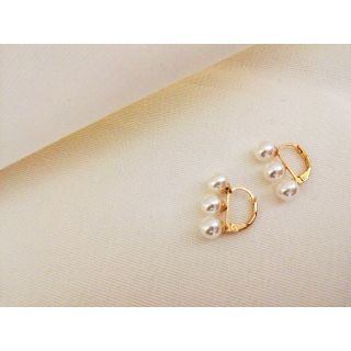 プラージュ(Plage)の3連パールピアス　イエナ　プラージュ　トゥモローランド(ピアス)