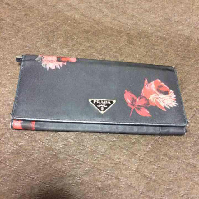 PRADA(プラダ)のこんり様専用 プラダ 財布 レディースのファッション小物(財布)の商品写真