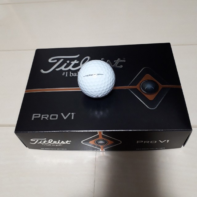 Titleist(タイトリスト)のタイトリスト社製 PRO V1 WHITE 1ダース 12球 スポーツ/アウトドアのゴルフ(その他)の商品写真