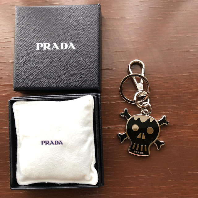 PRADA ドクロ　キーホルダー