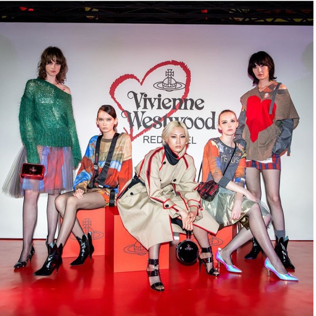 Vivienne Westwood(ヴィヴィアンウエストウッド)のvivienne westwood 19ＡＷ ユニオンジャック柄オフショルダー レディースのトップス(ニット/セーター)の商品写真