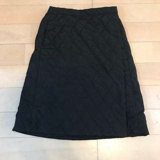 ユニクロ(UNIQLO)のユニクロ　巻きスカート　防寒　黒M 美品(ひざ丈スカート)