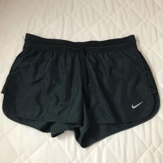 ナイキ(NIKE)のNike ショートパンツ　レディース S(ショートパンツ)